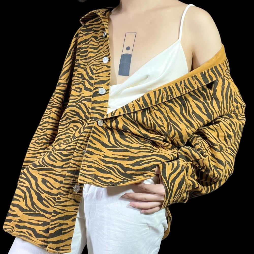TIGER STRIPED PRINT JACKET